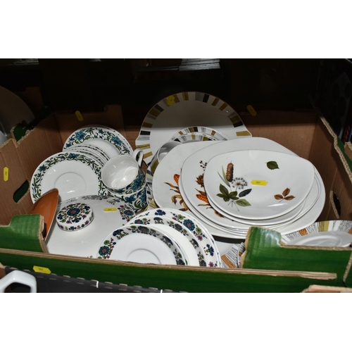 507 - THREE BOXES OF DINNERWARE BY VARIOUS MANUFACTURERS, to include mainly mid-century Midwinter plates, ... 