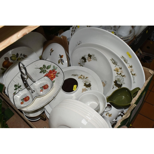 507 - THREE BOXES OF DINNERWARE BY VARIOUS MANUFACTURERS, to include mainly mid-century Midwinter plates, ... 