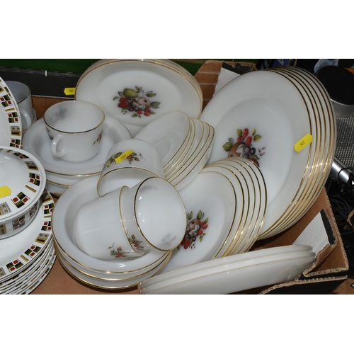 507 - THREE BOXES OF DINNERWARE BY VARIOUS MANUFACTURERS, to include mainly mid-century Midwinter plates, ... 