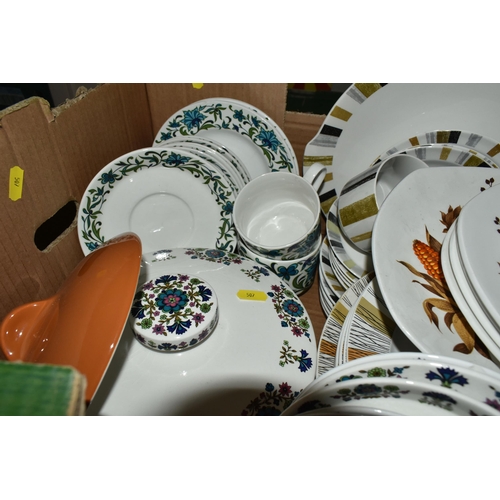 507 - THREE BOXES OF DINNERWARE BY VARIOUS MANUFACTURERS, to include mainly mid-century Midwinter plates, ... 