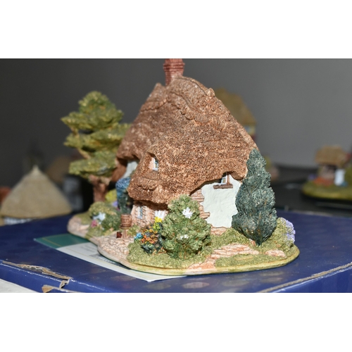 512 - A COLLECTION OF TWENTY-FOUR LILLIPUT LANE SCULPTURES, comprising of, Collectors Club, Woodmans Retre... 