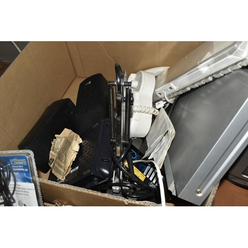 514 - THREE BOXES AND LOOSE ASSORTED ELECTRONICS to include a boxed Pulsar 3000 RF (UHF) Wireless Transmis... 