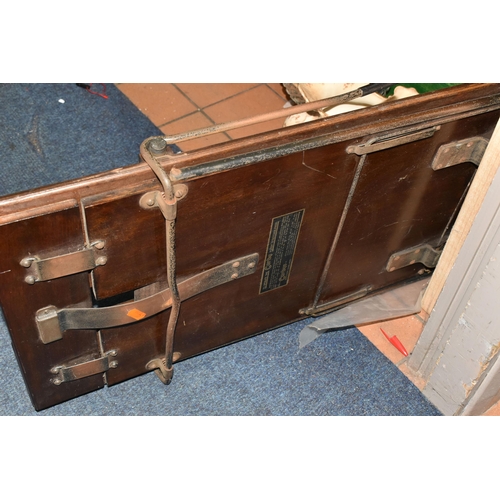 515 - TWO BOXES AND LOOSE MISCELLANEOUS ITEMS to include a vintage Sparklet Type D wire bound syphon, a vi... 