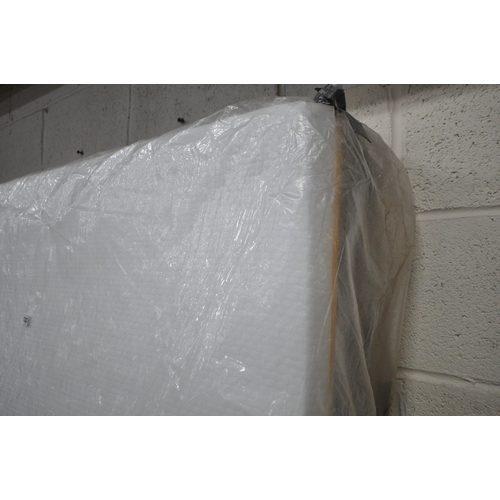 1198 - AN UNBRANDED 4FT6 MEMORY FOAM MATTRESS (condition report: in plastic wrapping)