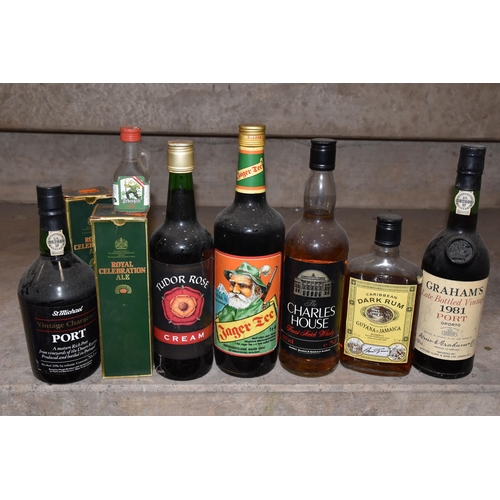 924 - ALCOHOL, One box of assorted Alcohol containing one bottle of Graham's 1981 LBV Port, St Michael Cha... 