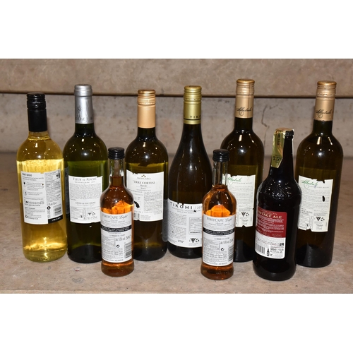 943 - SIX BOTTLES OF  White Wine, Two 25cl bottles and one bottle of Beer comprising 2 x Albastrele Sauvig... 