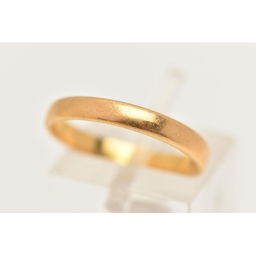 11 - A 22CT GOLD BAND RING, a plain band ring, 22ct hallmark for Birmingham, ring size M, approximate wei... 