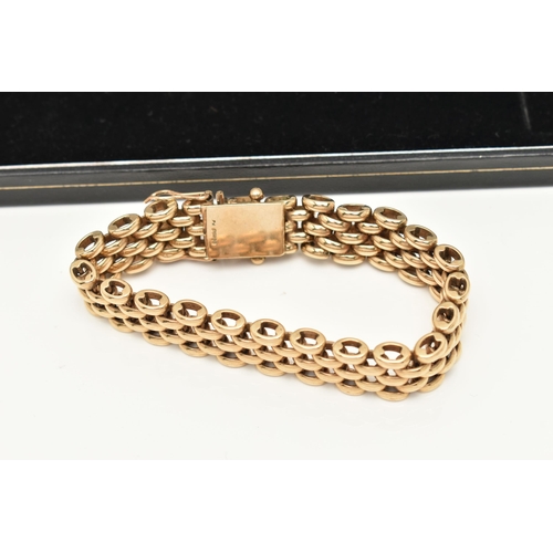 45 - A HEAVY 9CT GOLD CHAIN BRACELET, a yellow gold brick link style chain, fitted with an integrated pus... 