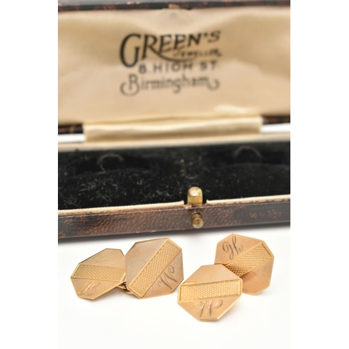 82 - A PAIR OF 9CT GOLD CUFFLINKS, yellow gold chain link cufflinks with engine turned pattern and monogr... 