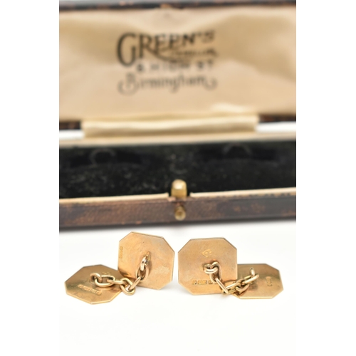 82 - A PAIR OF 9CT GOLD CUFFLINKS, yellow gold chain link cufflinks with engine turned pattern and monogr... 