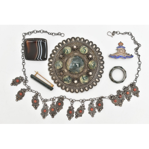 124 - SIX ITEMS OF JEWELLERY, to include a carved and faceted moss agate ring, a polished moss agate brooc... 