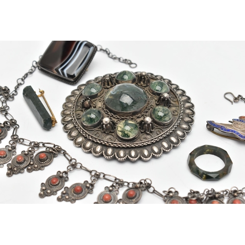 124 - SIX ITEMS OF JEWELLERY, to include a carved and faceted moss agate ring, a polished moss agate brooc... 