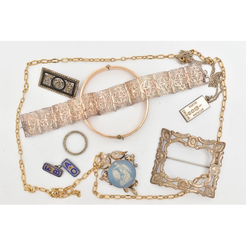 126 - AN ASSORTMENT OF JEWELLERY, to include a gold plated hinged bangle with foliate pattern, stamped 1/5... 
