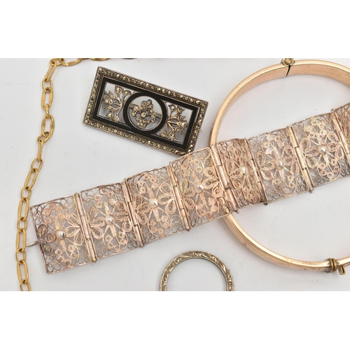 126 - AN ASSORTMENT OF JEWELLERY, to include a gold plated hinged bangle with foliate pattern, stamped 1/5... 