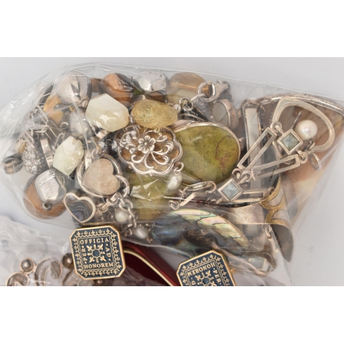 131 - A SELECTION OF GEM SET SILVER AND WHITE METAL JEWELLERY AND ENAMEL SILVER CUFFLINK AND DRESS STUD SE... 