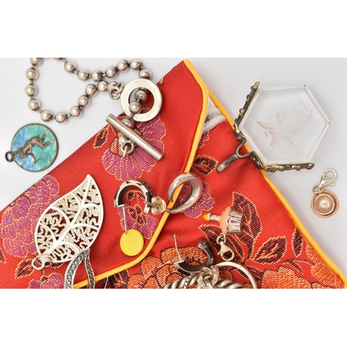 142 - A SELECTION OF SILVER AND WHITE METAL JEWELLERY, to include a pair of onyx and marcasite ear hoops, ... 