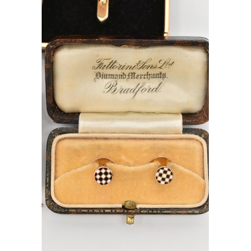 150 - A BOXED PAIR OF SHIRT STUDS, PENS AND OTHER PIECES, checkerboard enamel pattern studs, stamped 9ct, ... 