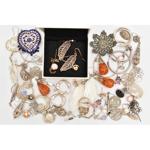 151 - A SELECTION OF SILVER AND WHITE METAL JEWELLERY, to include a pair of Pandora leaf design drop earri... 