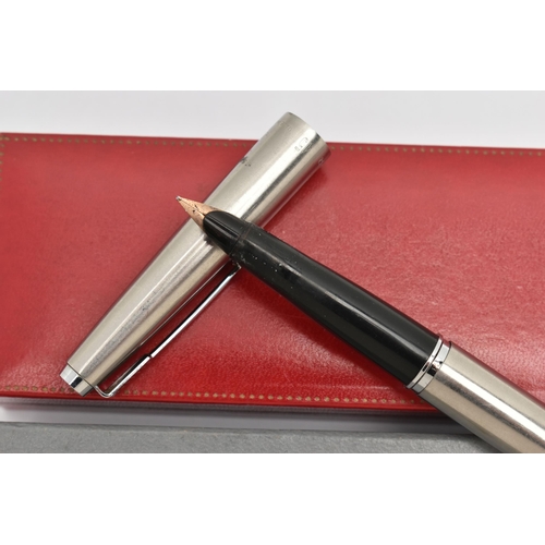 165 - A SELECTION OF PENS, LIGHTERS AND COMPACTS, to include three Parker pens with brushed steel cases, a... 