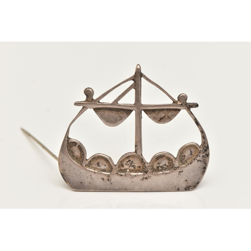 93 - AN 'OLA GORIE' WHITE METAL BROOCH, in the form of a Viking long boat, makers mark 'O.L.A', stamped '... 