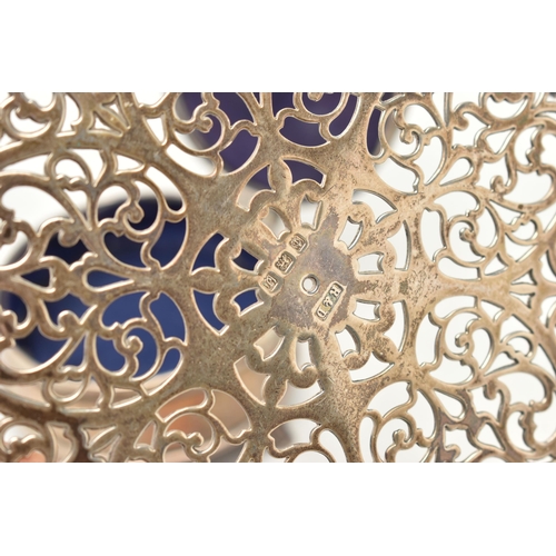 174 - A SILVER TRINKET BOX AND TRIVET, the trinket box of a circular form, etched floral pattern with vaca... 