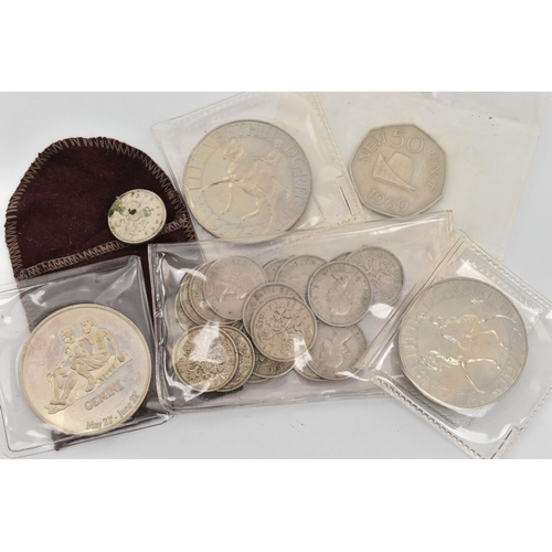 252 - A CARDBOARD BOX CONTAINING A SMALL AMOUNT OF COINS, to include 1960s Sixpence coins and Commemorativ... 