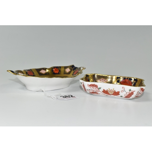 362 - TWO ROYAL CROWN DERBY IMARI 1128 - SOLID GOLD BAND TRINKET DISHES, comprising a wavy rimmed twin han... 