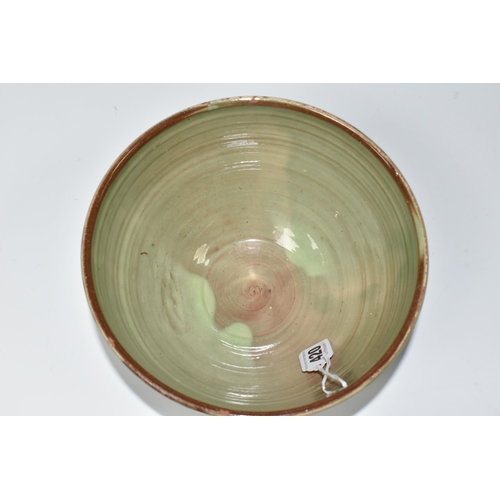 420 - RAY FINCH (1914-2012) FOR WINCHCOMBE POTTERY: A GREEN AND BROWN GLAZED BOWL, with a slip trailed ban... 