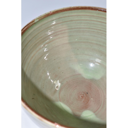 420 - RAY FINCH (1914-2012) FOR WINCHCOMBE POTTERY: A GREEN AND BROWN GLAZED BOWL, with a slip trailed ban... 