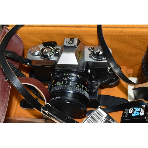 455 - ONE BOX AND LOOSE CAMERAS AND ACCESSORIES to include a Minolta XD-5 fitted with a 50mm 1:17mm lens, ... 