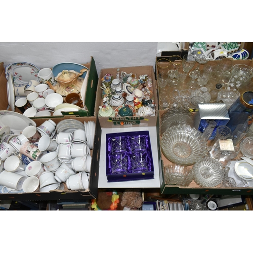 522 - FIVE BOXES AND LOOSE CERAMICS AND GLASS WARE, to include a boxed set of four Edinburgh Crystal tumbl... 