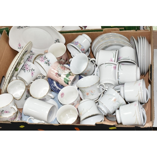 522 - FIVE BOXES AND LOOSE CERAMICS AND GLASS WARE, to include a boxed set of four Edinburgh Crystal tumbl... 