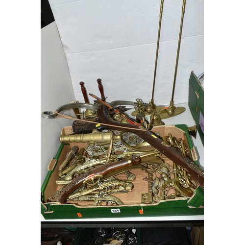 524 - A BOX AND LOOSE BRASSWARE, to include a brass cannon, length 46cm, brass wall plaques in the form of... 