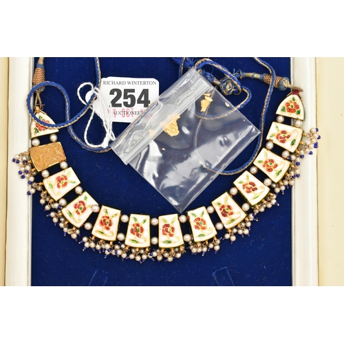 254 - AN ASIAN YELLOW METAL ENAMEL PASTE AND IMITATION PEARL FRINGE NECKLACE, designed as a series of thir... 