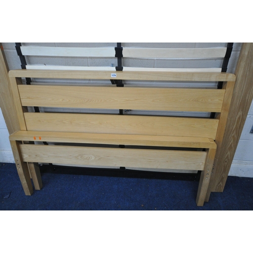 1276 - A MODERN LIGHT OAK 4FT6 BEDSTEAD, with side rails, metal framed slats and bolts (condition report: g... 