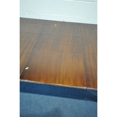 1300 - AN EDWARDIAN MAHOGANY WIND OUT DINING TABLE, with two additional leaves raised on square tapered leg... 