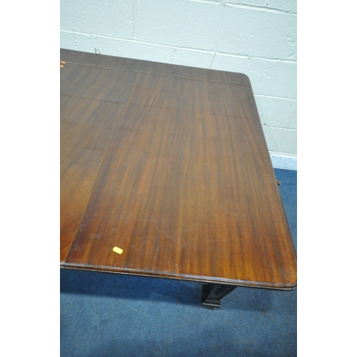 1300 - AN EDWARDIAN MAHOGANY WIND OUT DINING TABLE, with two additional leaves raised on square tapered leg... 