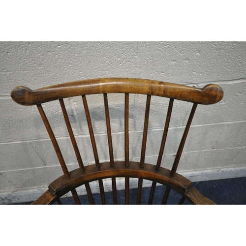 1331 - AN EARLY 20TH CENTURY ELM AND BEECH COMB BACK CHAIR, with shaped backrest, swept armrests, dished se... 