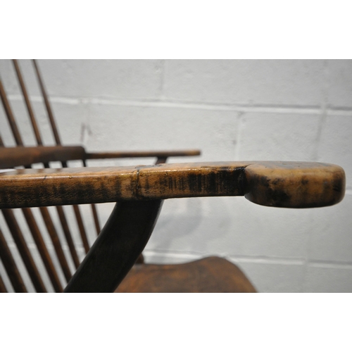 1331 - AN EARLY 20TH CENTURY ELM AND BEECH COMB BACK CHAIR, with shaped backrest, swept armrests, dished se... 