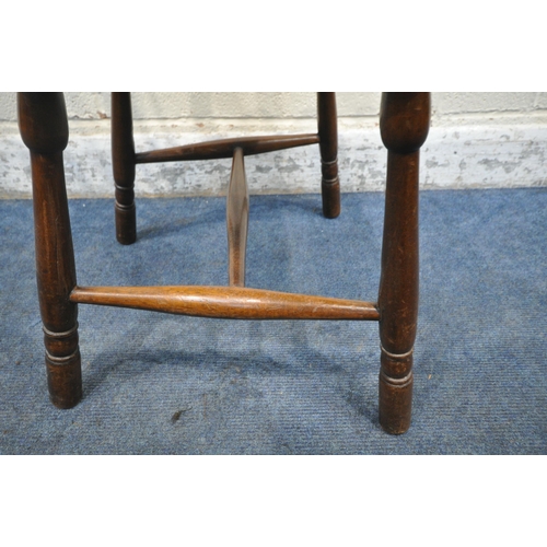 1331 - AN EARLY 20TH CENTURY ELM AND BEECH COMB BACK CHAIR, with shaped backrest, swept armrests, dished se... 