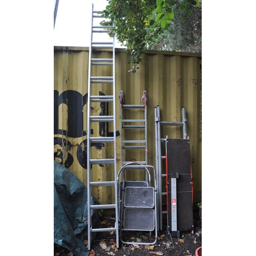 1014 - ASELECTION OF ALUMINIUM LADDERS, STEPS AND STEEL STEPS including a small double extension ladder wit... 