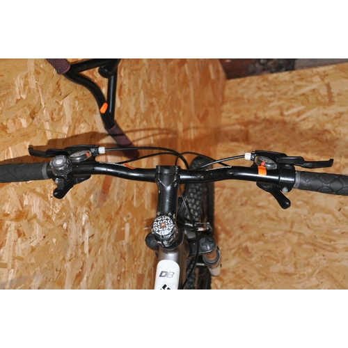 1017 - A DIAMONDBACK TRACE MOUNTAIN BIKE with front suspension, 18 speed Shimano lever shift gears, 18in fr... 