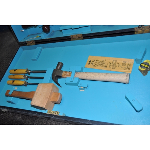 1056 - A WOODEN CARPENTERS TOOLBOX CONTAINING TOOLS including a Stanley No4 and a No60 1/2, a Stanley Brace... 