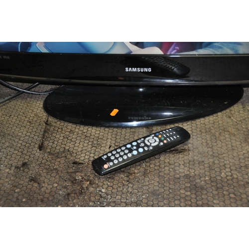 1067 - A SAMSUNG LE32A457C1D 32in TV WITH REMOTE (PAT pass and working)