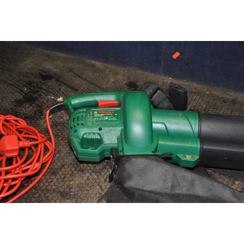 1086 - A FERREX GARDEN VAC/BLOWER WITH COLLECTION BAG (holes in bag) (PAT pass and working)