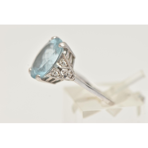 4 - AN 18CT GOLD AQUAMARINE AND DIAMOND RING, an oval cut aquamarine, approximate carat weight 3.80ct, f... 