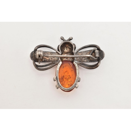 84 - A WHITE METAL AND AMBER BEE BROOCH, set with an amber cabochon body, unmarked metal, fitted with a b... 