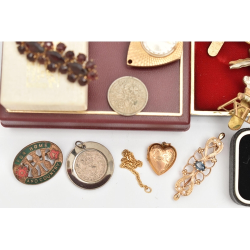 104 - AN ASSORTMENT OF JEWELLERY, to include a yellow metal heart locket, stamped 9ct bk & ft, a 19th cent... 