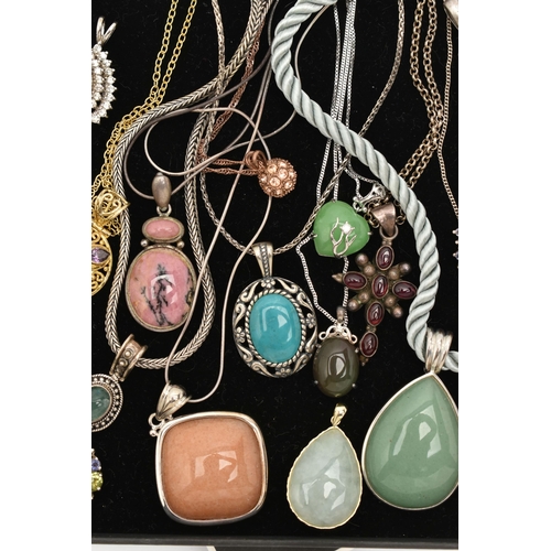 124 - A SELECTION OF WHITE METAL GEM SET PENDANT NECKLACES, to include fourteen pendant necklaces, set wit... 