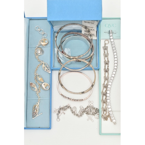 140 - A SELECTION OF BRACELETS, to include a silver seashell charm bracelet, fitted with a toggle clasp, h... 